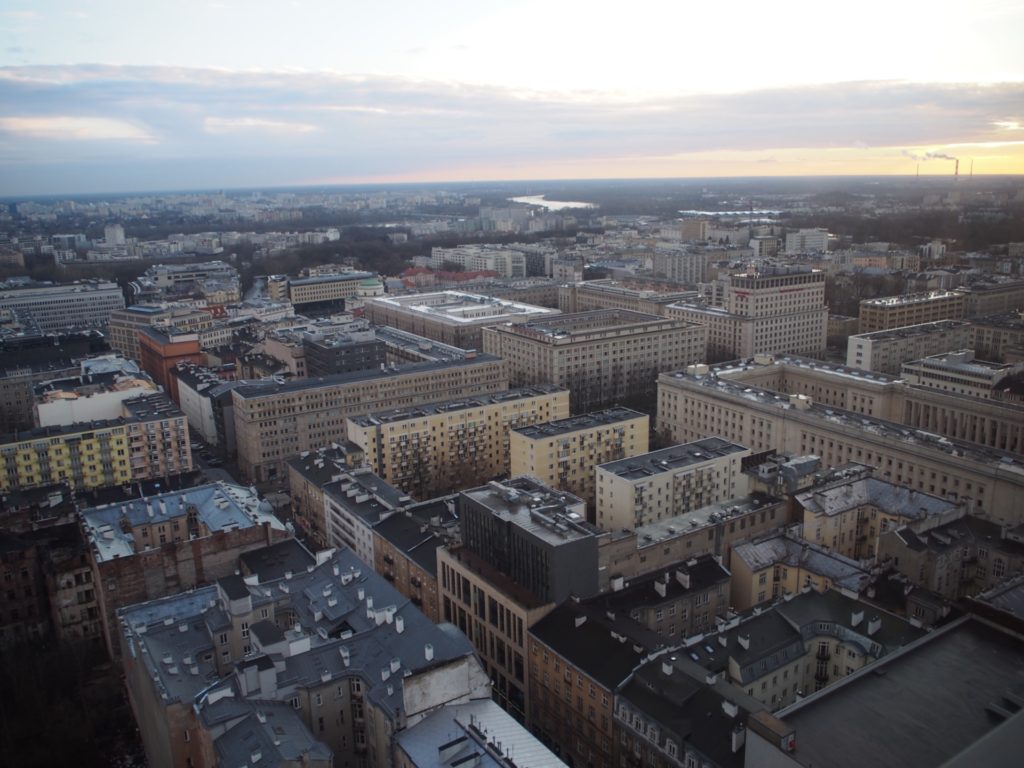 ノボテルワルシャワセントラムホテルの31階のフィットネスジムの窓から眺めた外の景色の写真です。