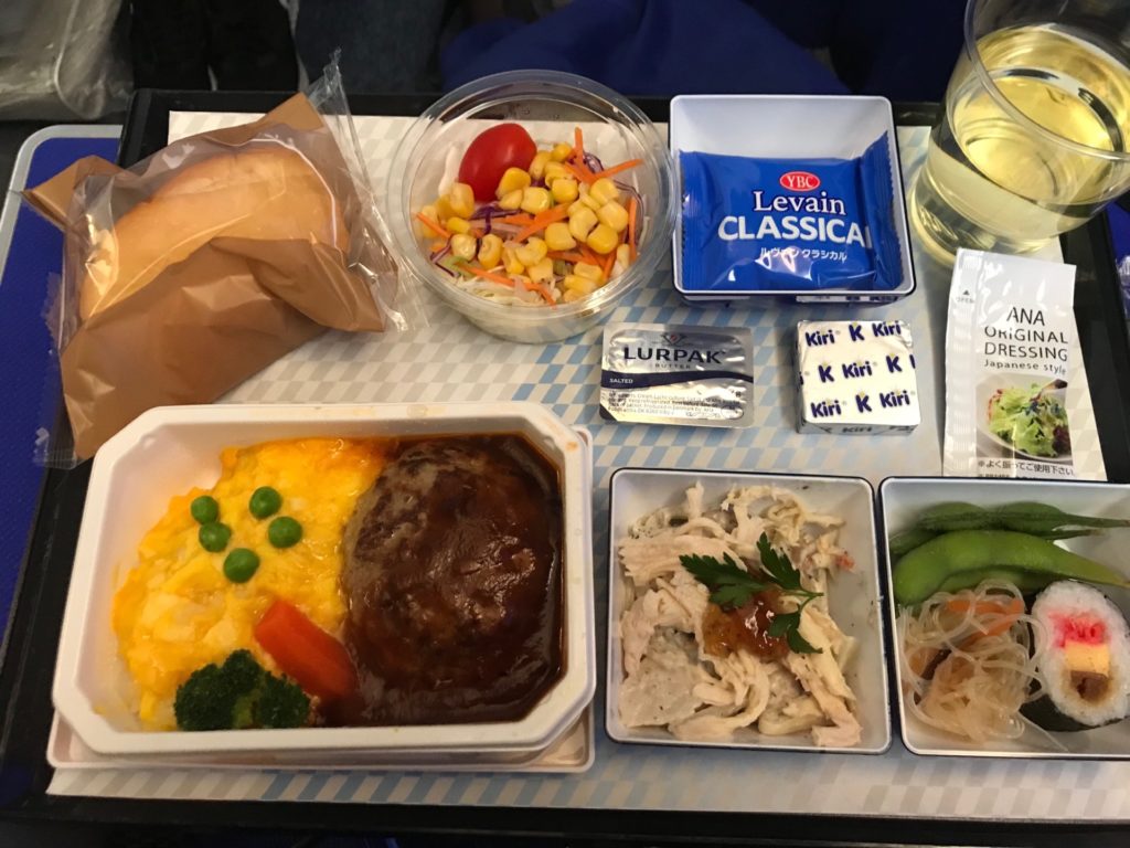 NH10便の機内食の写真
