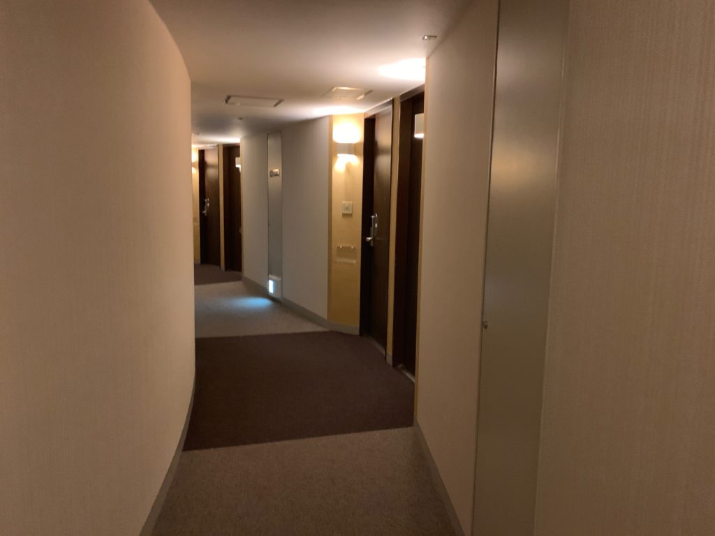 新横浜プリンスホテルの宿泊フロアの通路