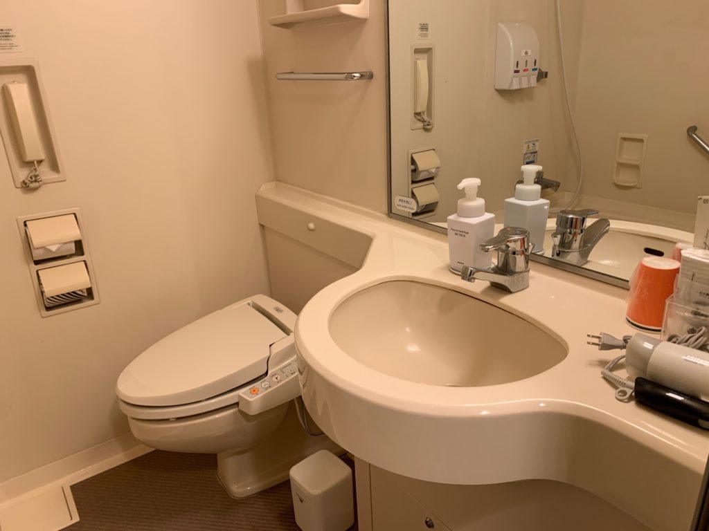 アパホテル＆リゾート東京ベイ幕張のツインルームのバスルーム