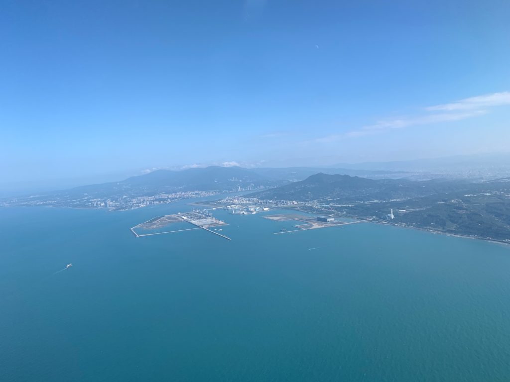 タイ国際航空（BOEING777-300型）のビジネスクラスからみた台湾の景色