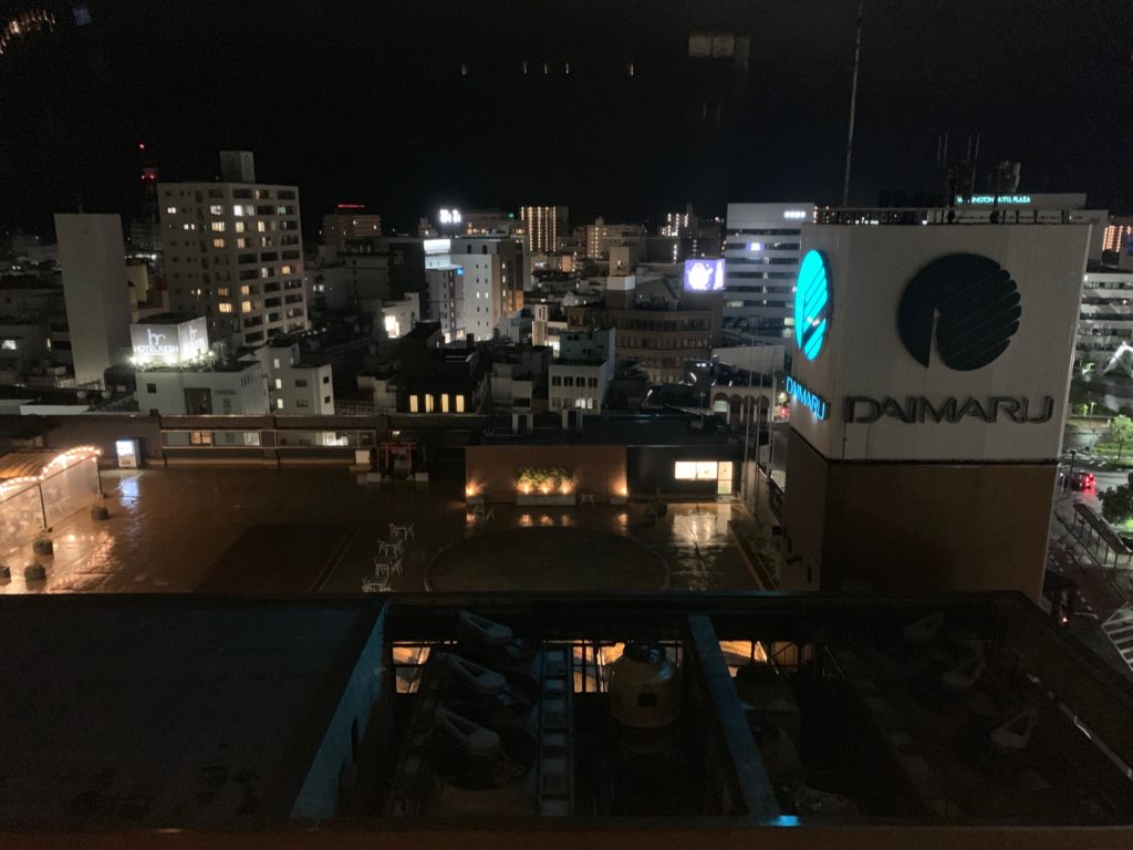 ホテルニューオータニ鳥取の最上階13階のレストラン「グリルベルビュー」から眺める夜景