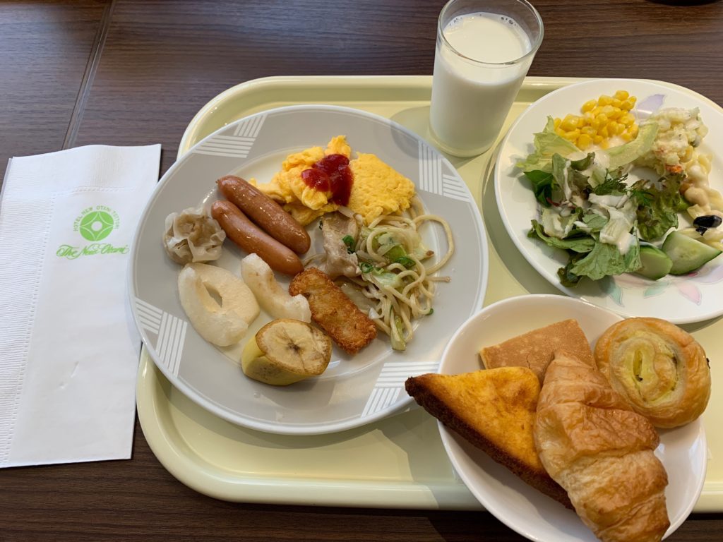 ホテルニューオータニ鳥取の2階のレストラン「パリエール」の朝食ビュッフェ