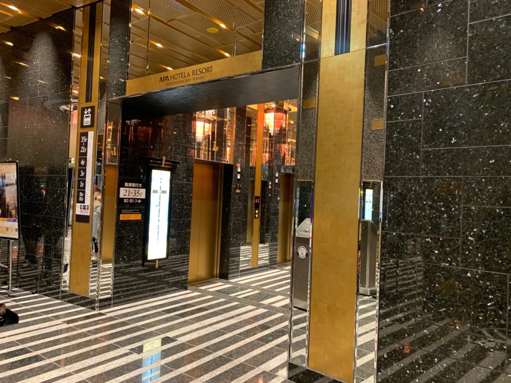 アパホテル＆リゾート 横浜ベイタワーのエレベーターホール