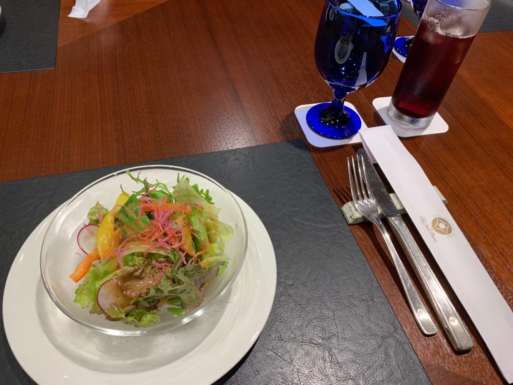 ホテルニューオータニ鳥取の最上階13階のレストラン「グリルベルビュー」のディナー