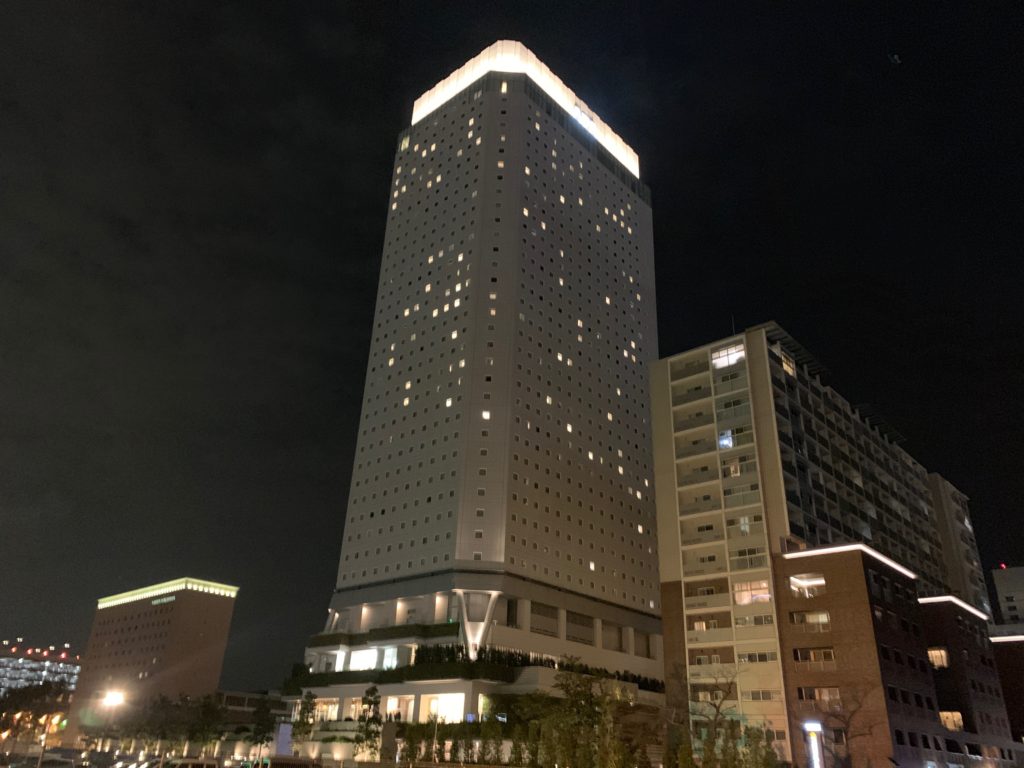 アパホテル＆リゾート 横浜ベイタワーの外観