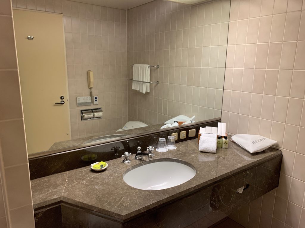 ヨコハマ グランド インターコンチネンタル ホテルのデラックスツインルームのバスルームの洗面台
