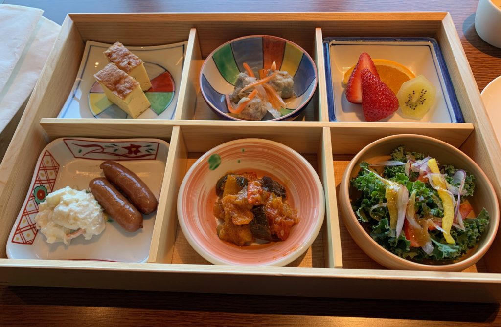 オークウッドスイーツ横浜の46階のレストラン「THE YOKOHAMA BAY」の洋朝食