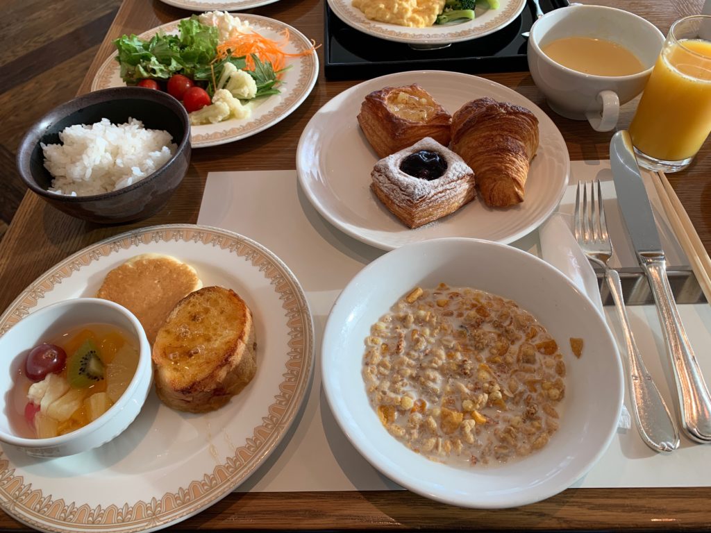 ヨコハマ グランド インターコンチネンタル ホテルの朝食レストラン「オーシャンテラス」の朝食ビュッフェ