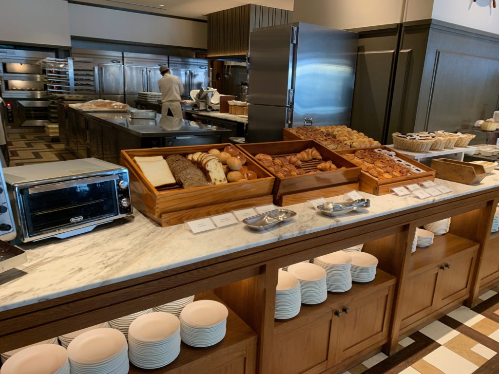 ヨコハマ グランド インターコンチネンタル ホテルの朝食レストラン「オーシャンテラス」のパン