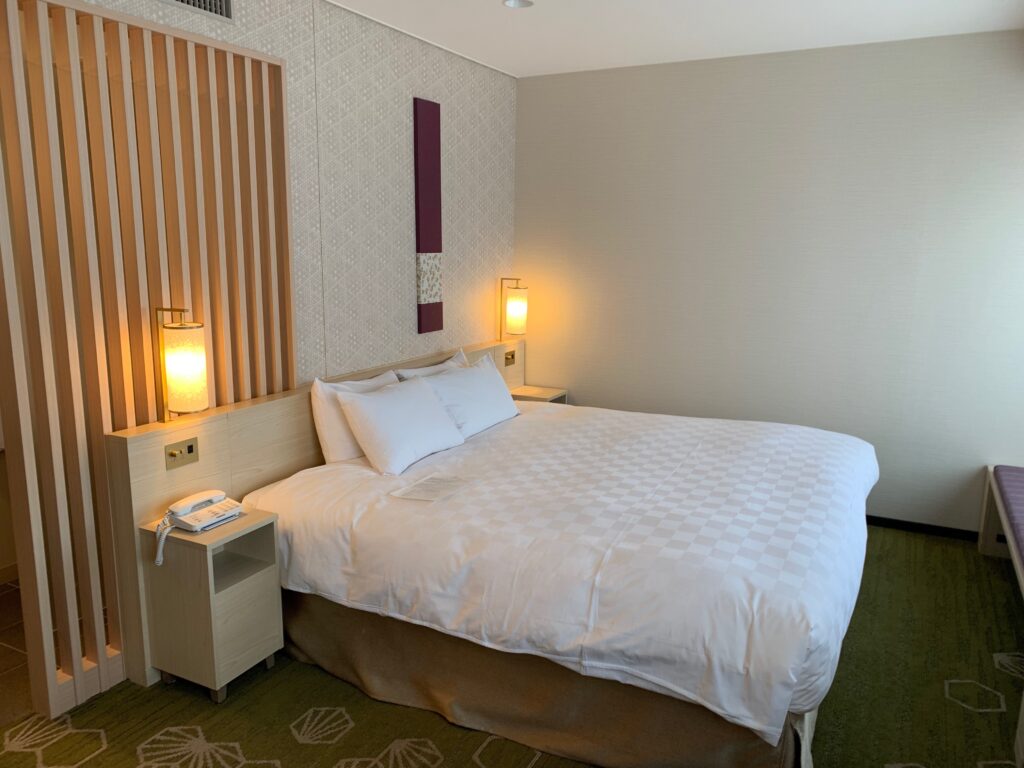 新宿プリンスホテル『デラックスダブル（30.6㎡）』のベッド