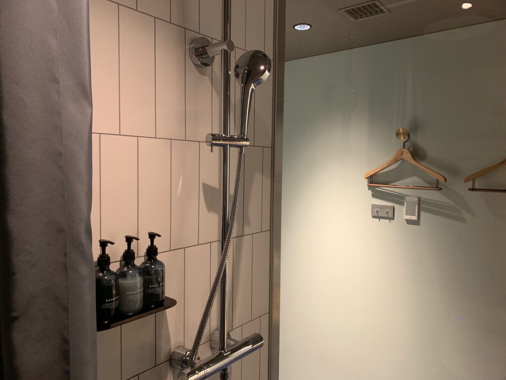 sequence MIYASHITA PARKの客室（Double）のシャワールーム